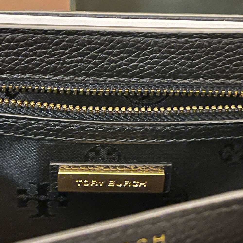 Authentic Tory Burch black bag Adjustable Shoulder Bag like new only removed tag - Picture 6 of 16